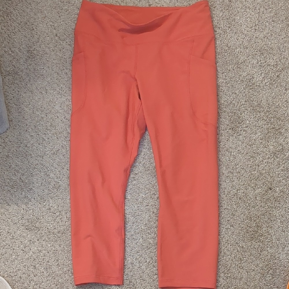 Old Navy Active Powersoft High-Rise Red 3/4 Length Leggings